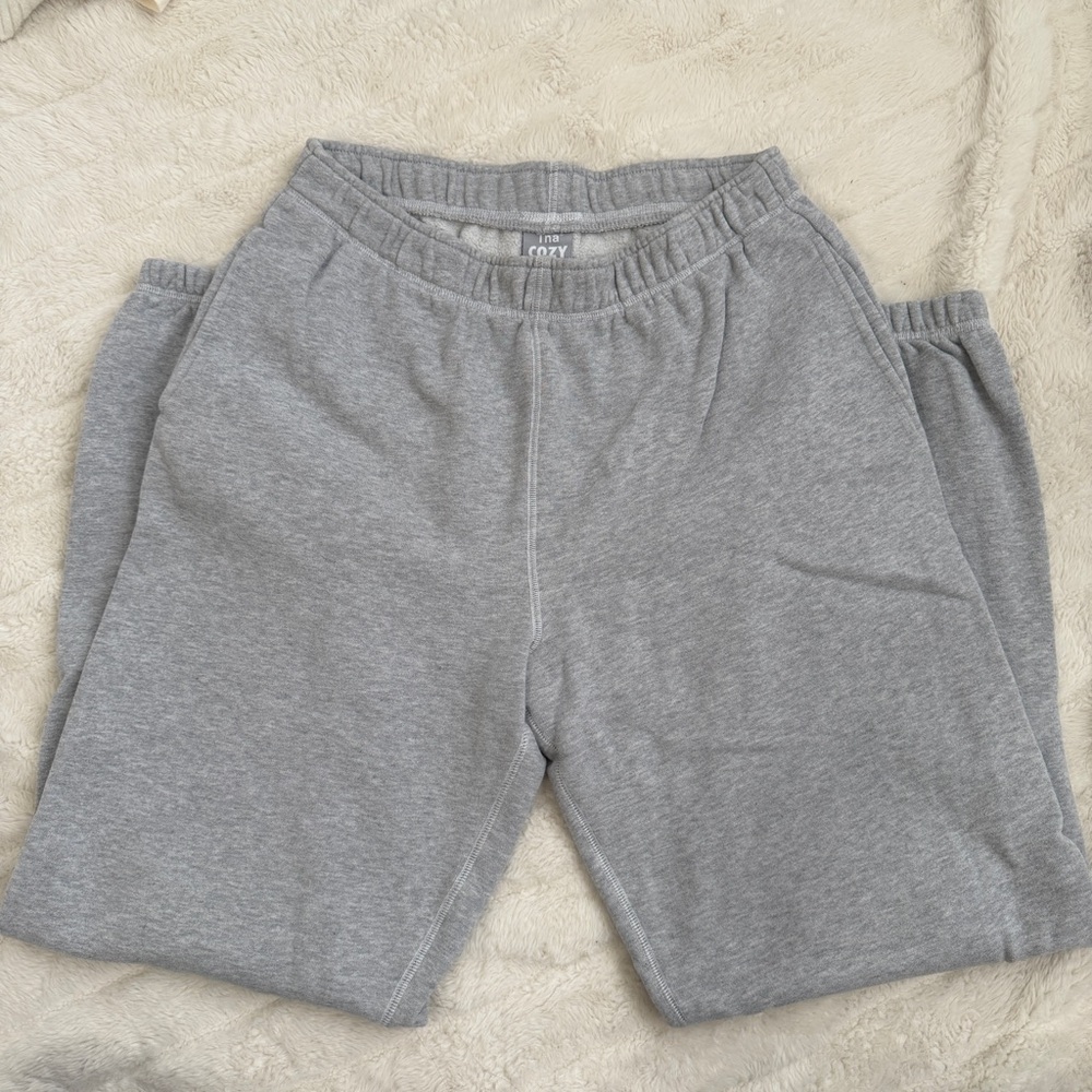 Aritzia Grey TNA sweatpants